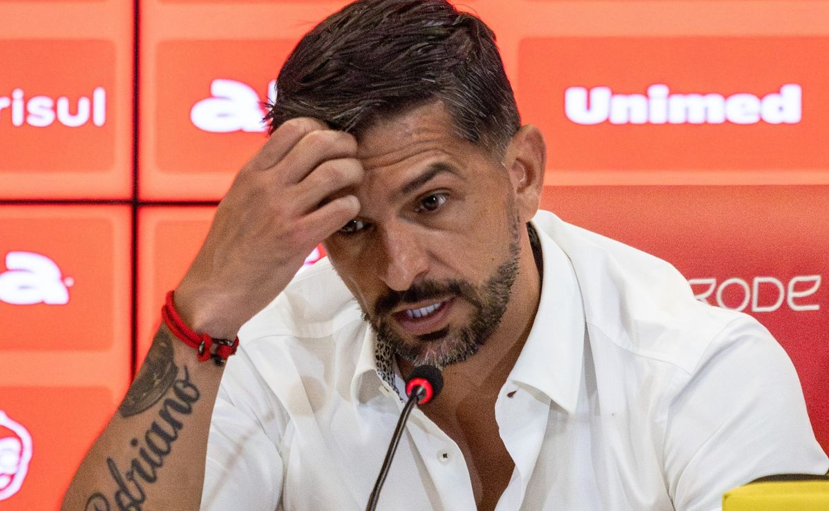 Emiliano Díaz desdenha do Santos e crava superioridade do Internacional em empate: “Tiveram apenas uma chance”