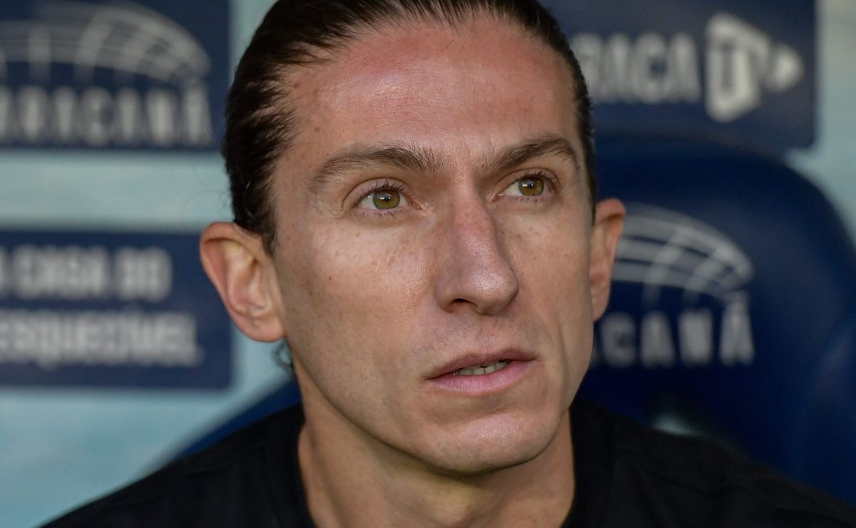 Conmebol age contra o Flamengo na Libertadores e aplica punição ao Rubro-Negro e a Filipe Luís