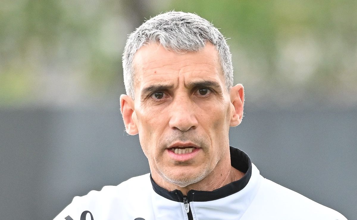 Santos toma decisão sobre futuro de Vojvoda e não vai trocar de treinador, crava Ricardinho Martins