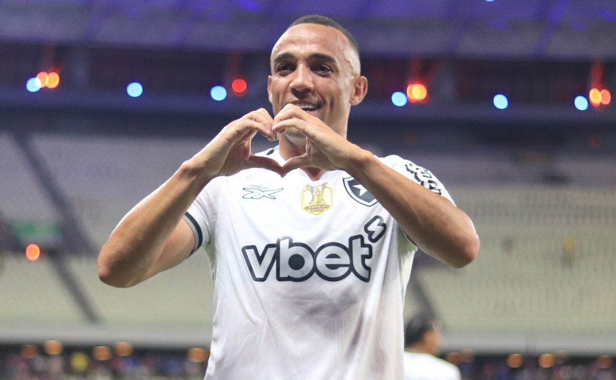 Fernando Marçal vive grande fase e supera Mastriani em média de gols no Botafogo em 2025