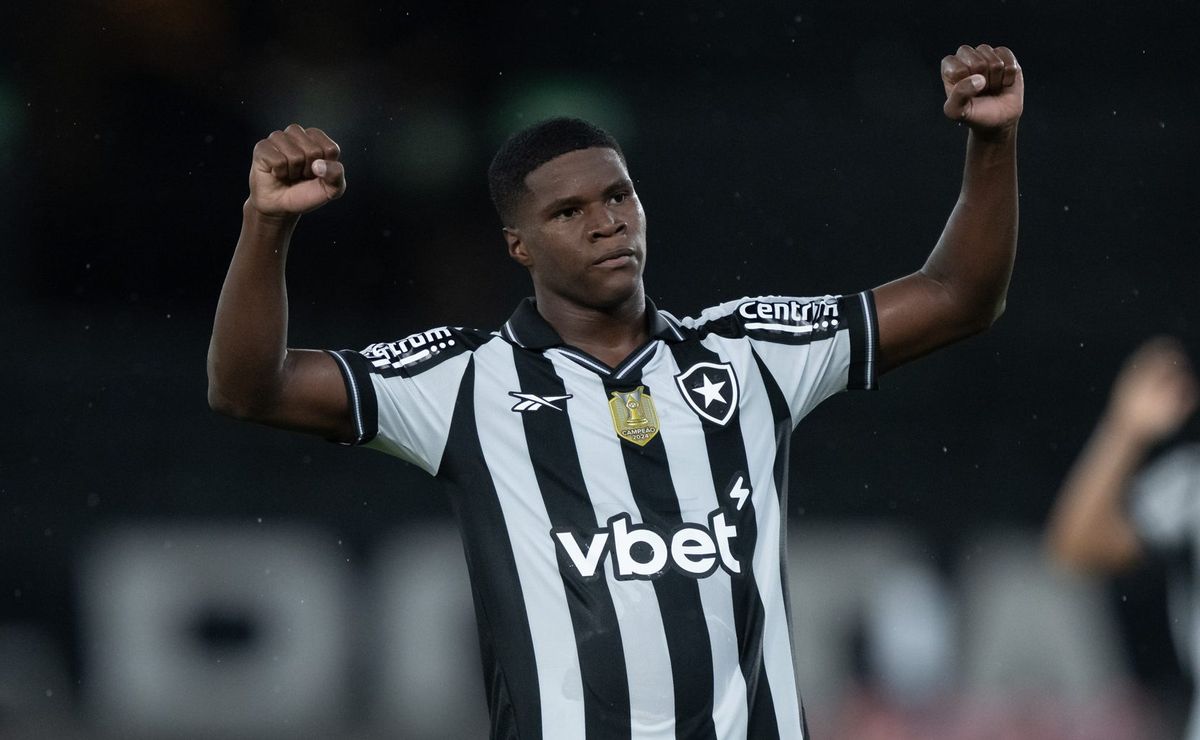 Pai de Kadir Barría revela que joia do Botafogo quase fechou com o Grêmio: “Estavam analisando a documentação”