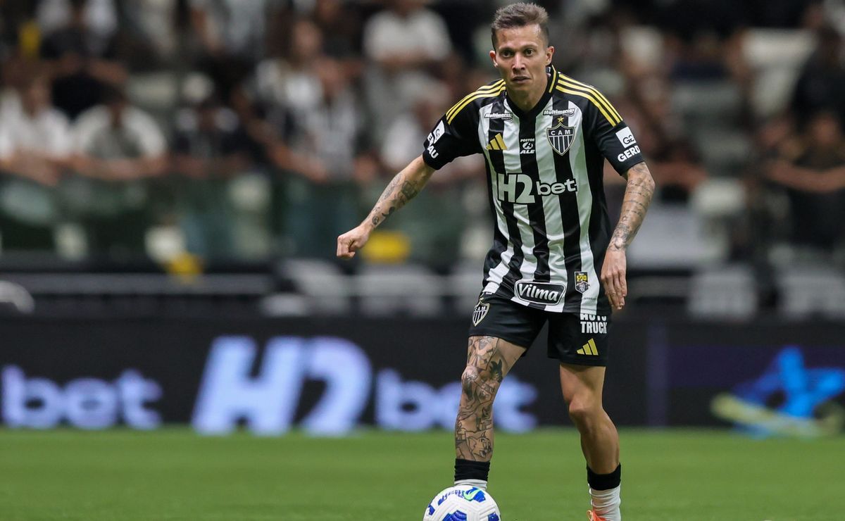 Flamengo leva gol absurdo do Atlético-MG com laterais tomando baile dos atacantes Dudu e Bernard￼