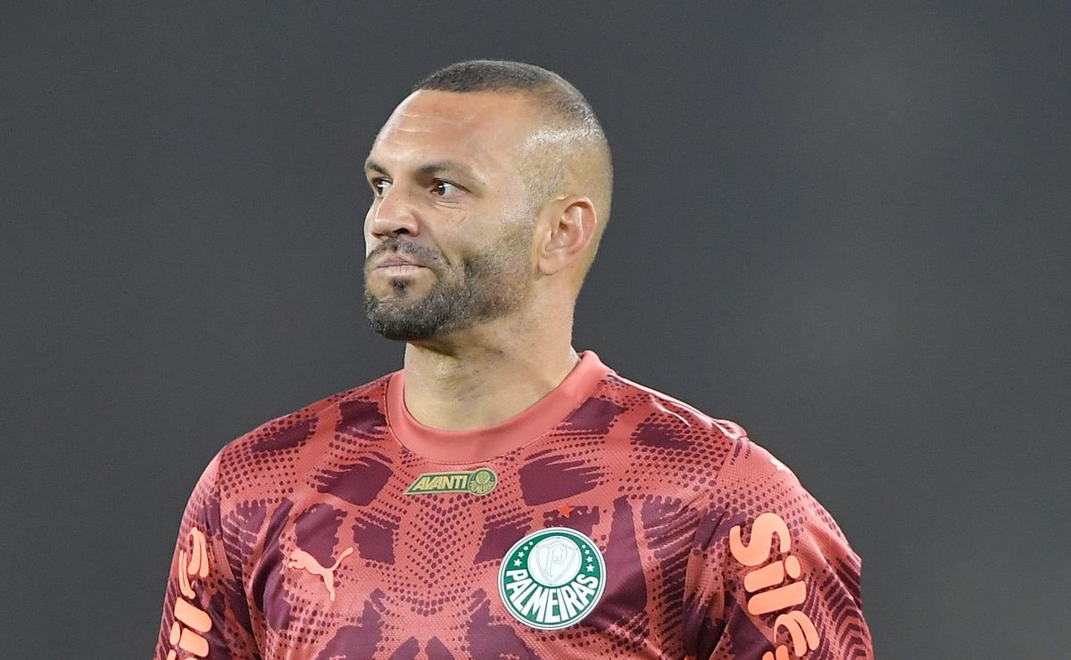 Grêmio aproveita Palmeiras em Porto Alegre para fechar com Weverton, goleiro aprovado no Clube