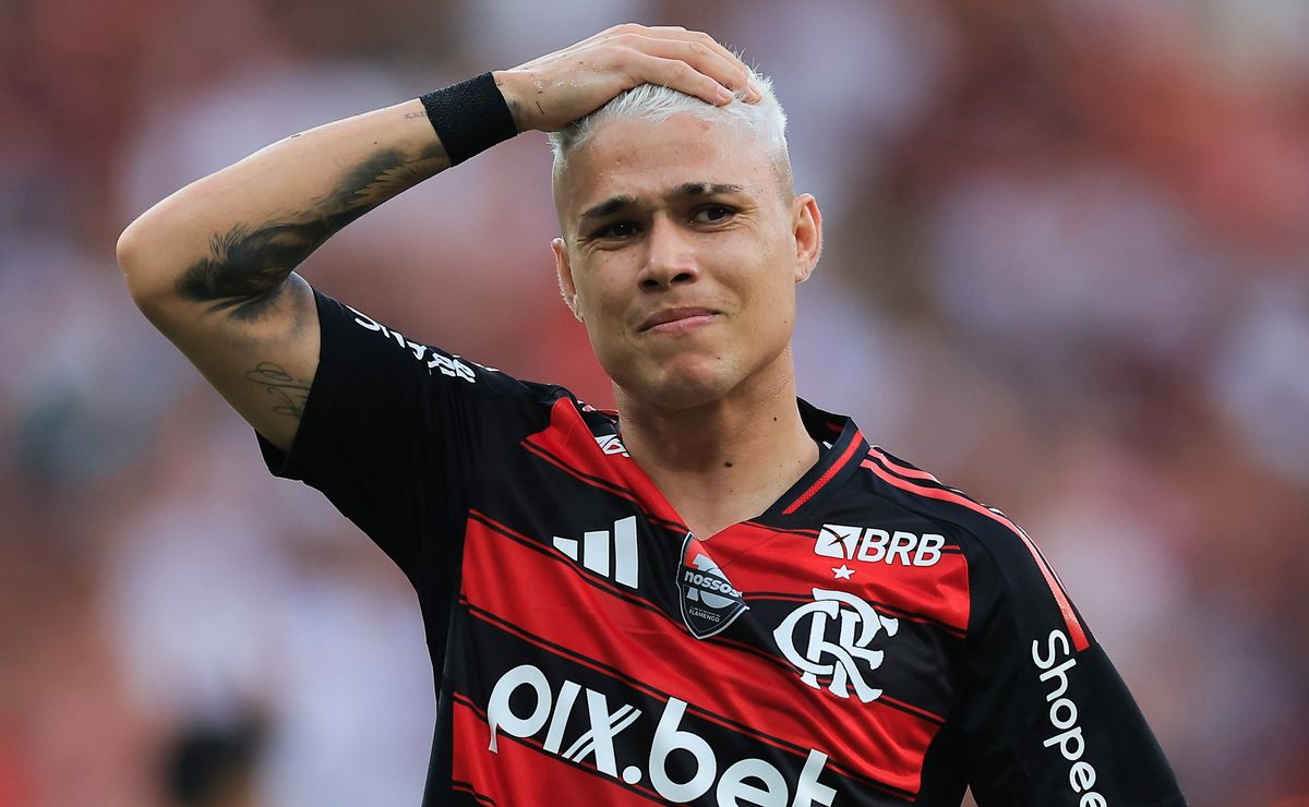 Luiz Araújo recebe decisão após jogo contra o Atlético-MG e deve ser reserva na final da Libertadores; Cebolinha será titular