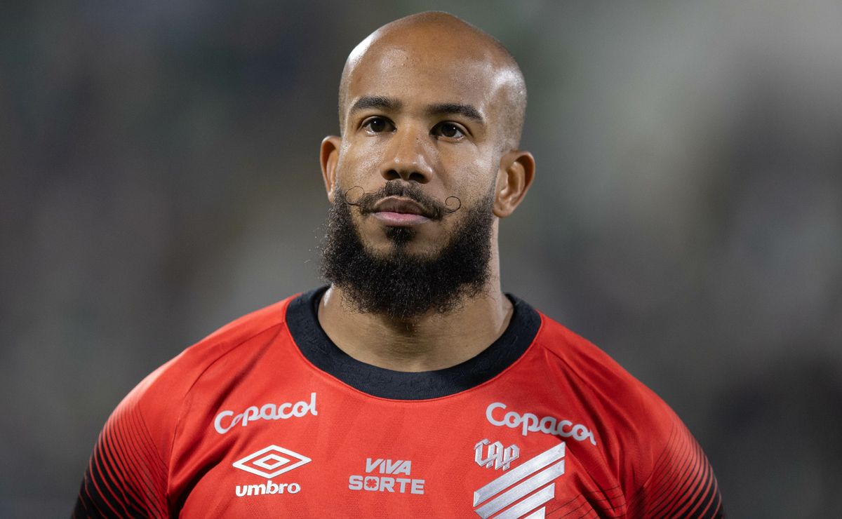 Santos se anima com Patrick permanecendo no Athletico e pode lucrar alto com negócio