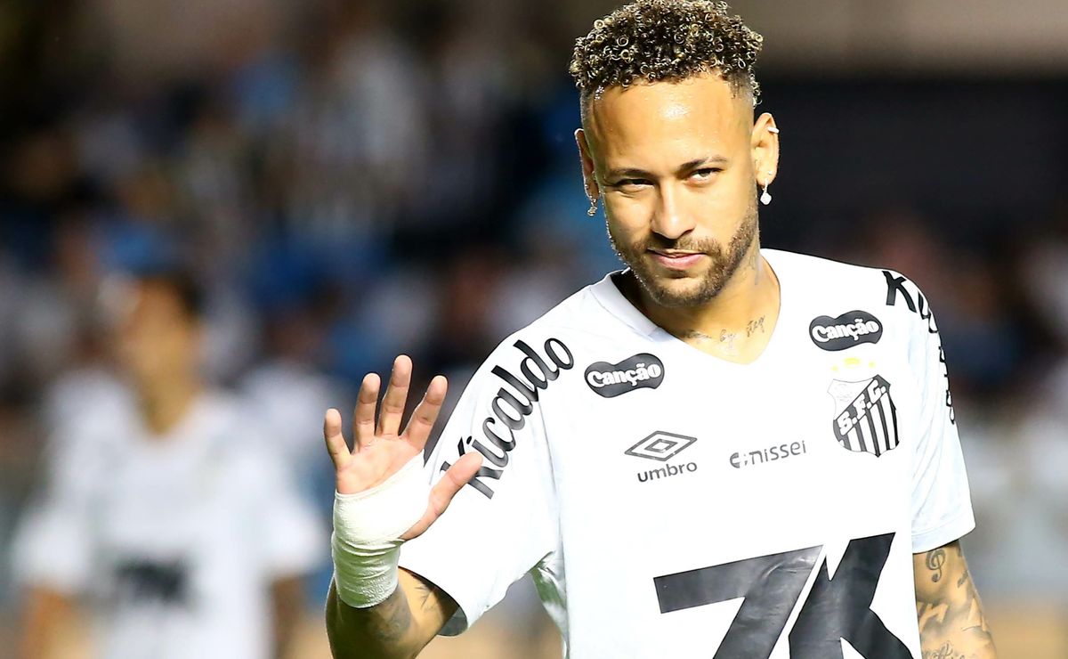 Treta entre Neymar e departamento médico do Santos para presença contra o Sport tem divergências