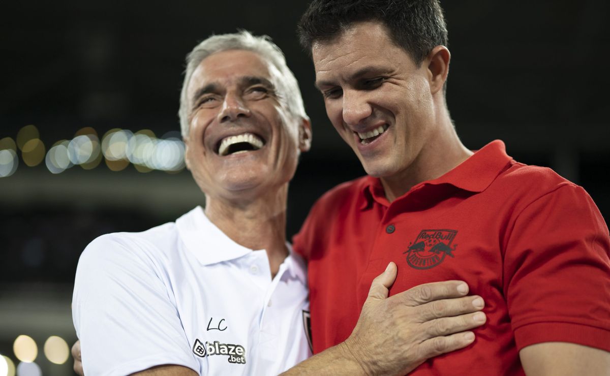 Grêmio mira técnico moderno e agita bastidores pensando em projeto ambicioso com Luís Castro para 2026