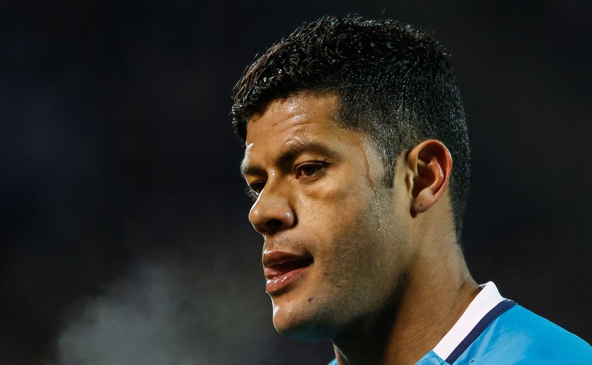 Grêmio oferece valor astronômico de quase R$ 2 milhões e Hulk aceita projeto para fechar contrato