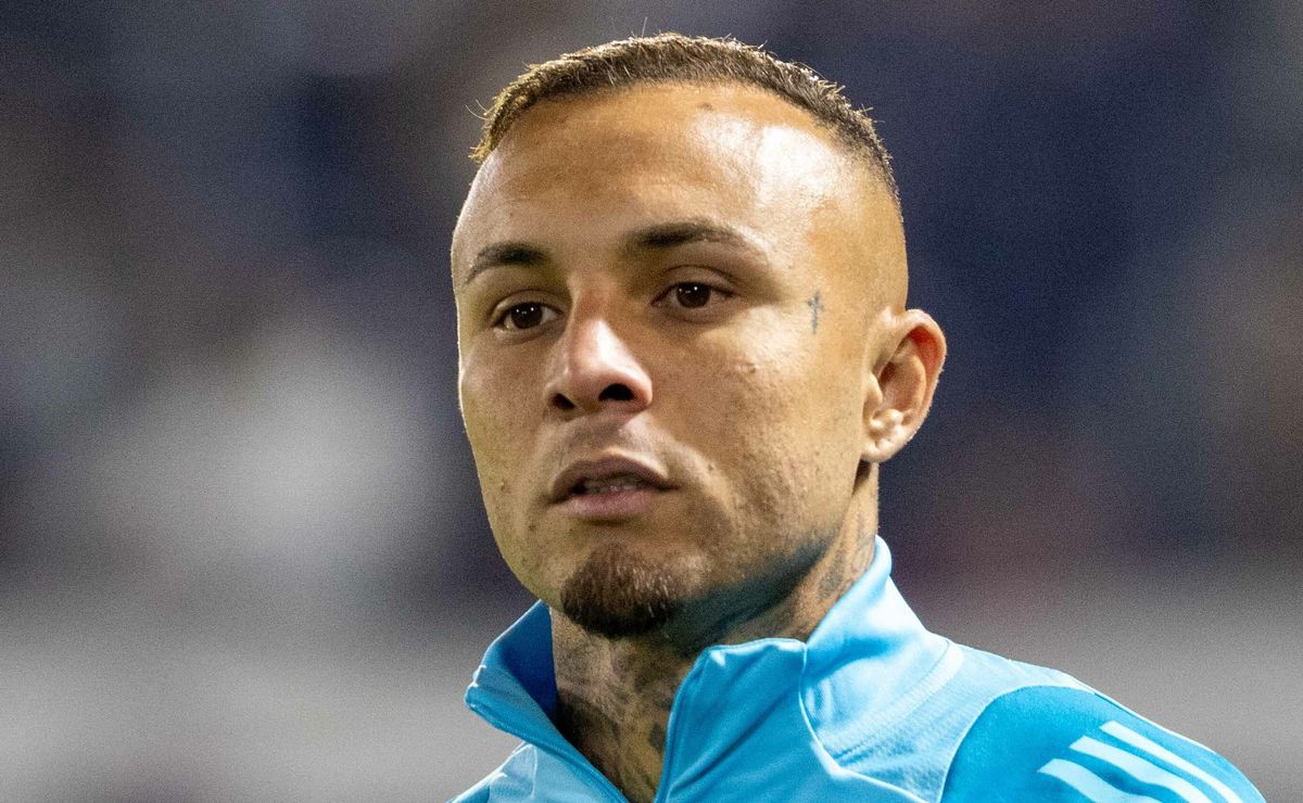 Flamengo autoriza renovação do contrato com Everton Cebolinha e afasta interesse dos rivais pelo atacante