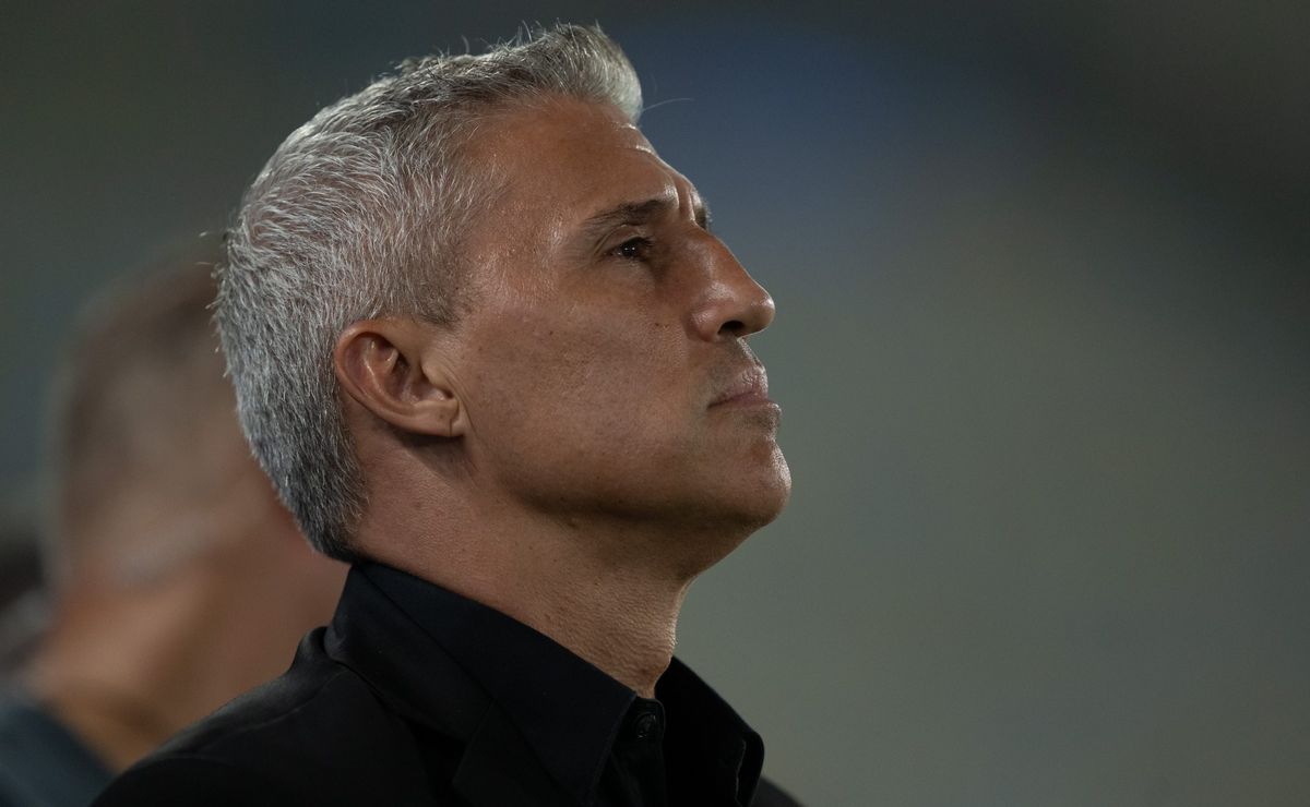 Crespo erra na estratégia e sofre goleada histórica do Fluminense contra o São Paulo pelo Brasileirão