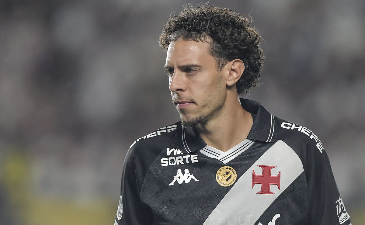 Nuno Moreira chega a 50 jogos pelo Vasco, quase o mesmo número dos dois últimos anos em Portugal