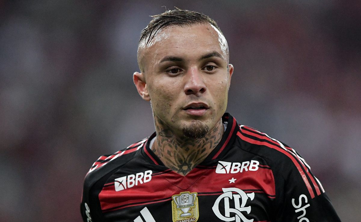 Cebolinha ganha força e deve assumir titularidade do Flamengo na decisão da Libertadores contra o Palmeiras