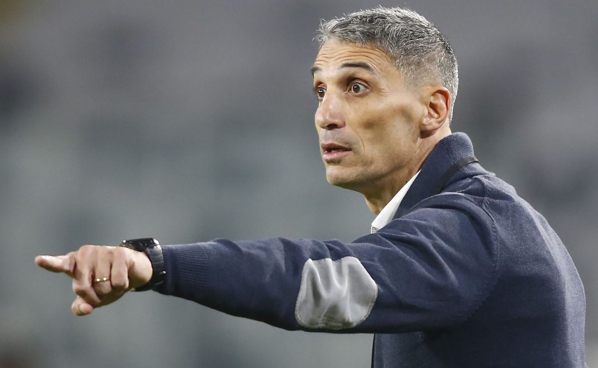 Adonis Frías supera desconfiança no Santos, aproveita chances e se firma com Vojvoda