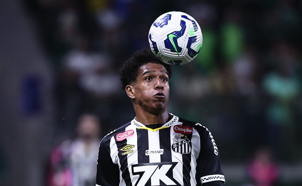 Santos vive clima de atenção com Souza, que recebe sondagens fortes e pode sair na próxima janela