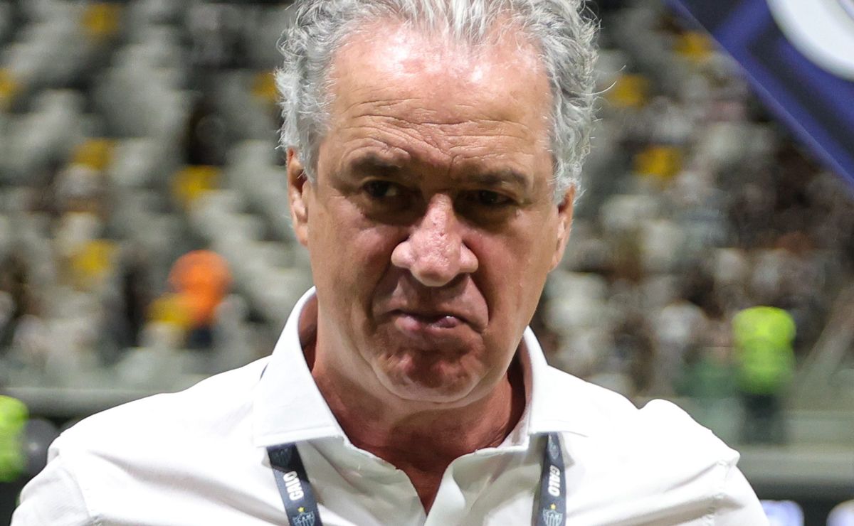 Protesto da torcida do Atlético não perdoa Sérgio Coelho e cobrança pesada pede a saída do presidente