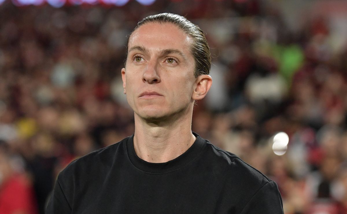 Filipe Luís ‘abraça’ elenco antes da final da Copa Libertadores entre Palmeiras x Flamengo
