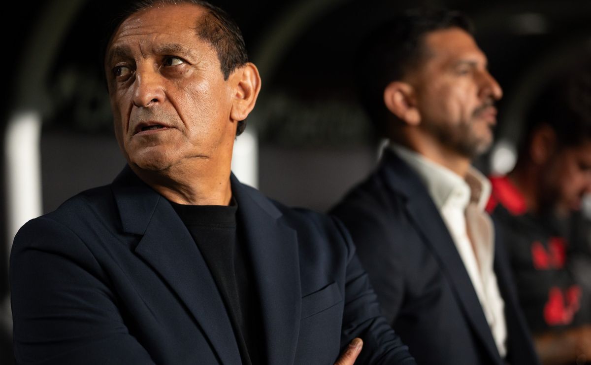 Demissão de Ramón Díaz após Vasco x Internacional não acontece e Barcelos mantém argentino no comando