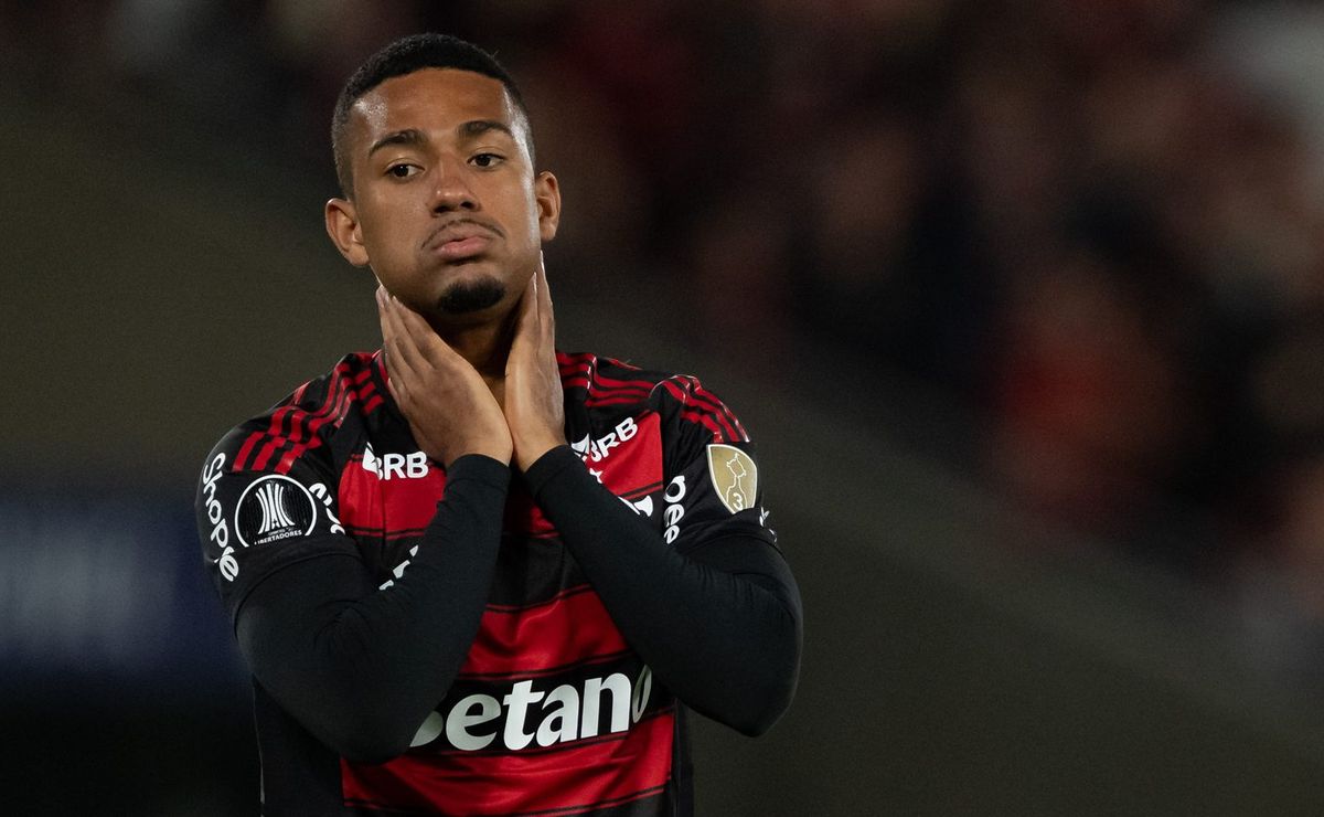 Filipe Luís muda de ideia em cima da hora na final da Libertadores e Samuel Lino está barrado em Palmeiras x Flamengo