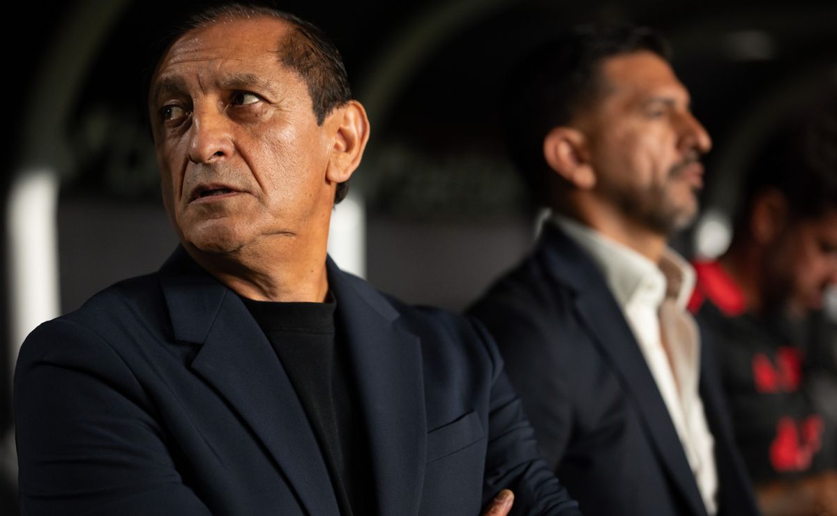 Torcida do Vasco provoca Ramón Díaz e manda recado direto ao treinador: “Va a bajar”