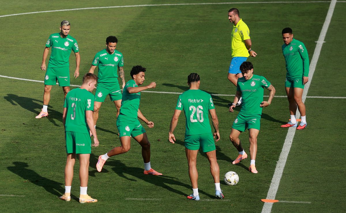 Jogadores do Palmeiras treinam em Lima antes da final da Libertadores contra o Flamengo