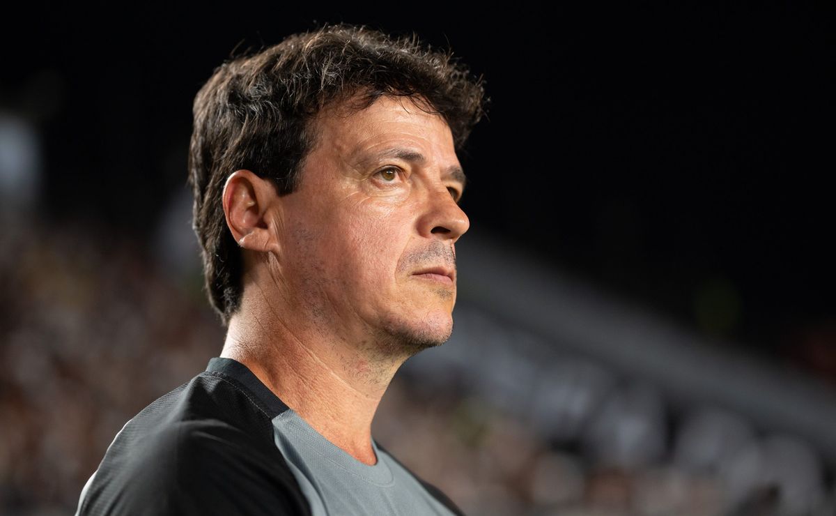 Diniz analisa goleada do Vasco sobre o Inter e revela motivo da mudança de postura da equipe