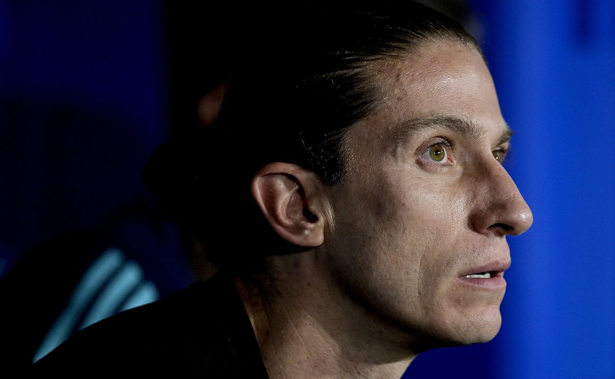Torcida do Flamengo questiona Filipe Luís por escalar Samuel Lino contra o Palmeiras: “Muito teimoso”