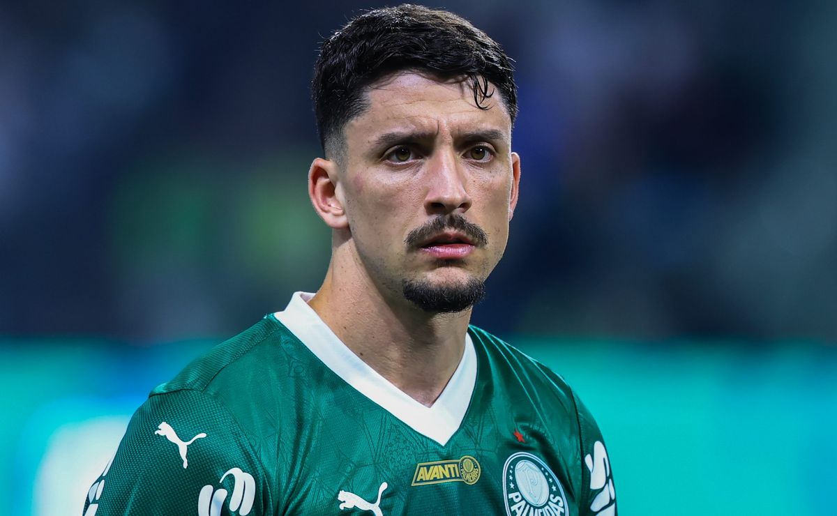 Piquerez salva o Palmeiras em lance crucial após ataque perigoso de Bruno Henrique na final da Libertadores