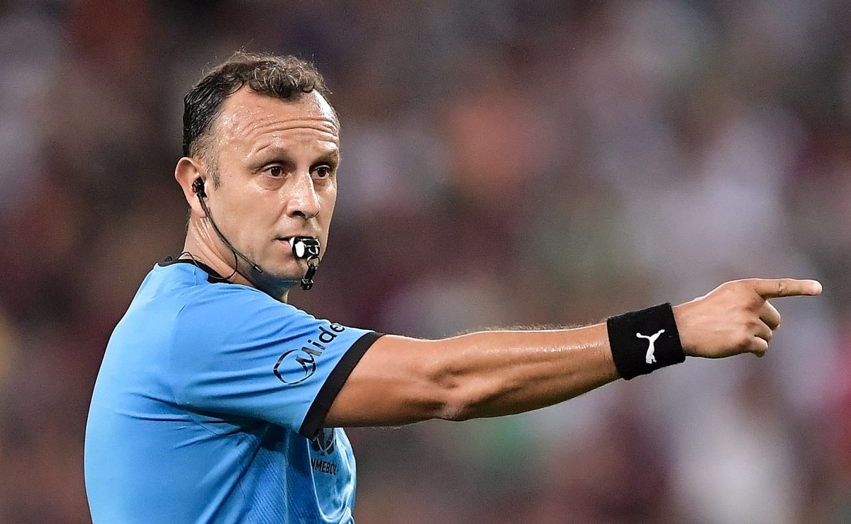 Arbitragem de Darío Herrera na final da Libertadores revolta Palmeiras contra Flamengo por lances polêmicos