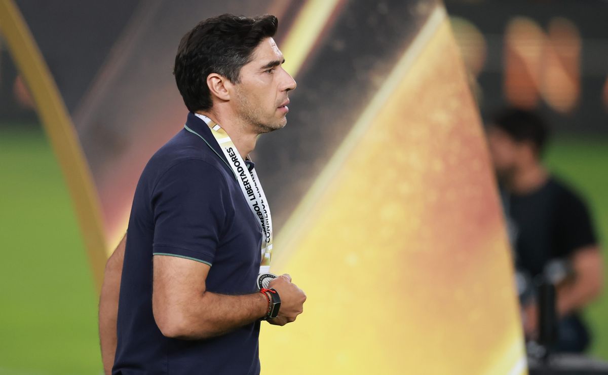 Demissão de Abel Ferreira após crise e perda do título é abafada no Palmeiras e Leila banca “fico”