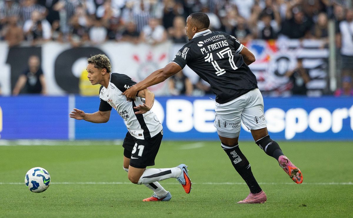 Torcida do Corinthians elogia Dieguinho após assistência em gol de Raniele contra o Botafogo