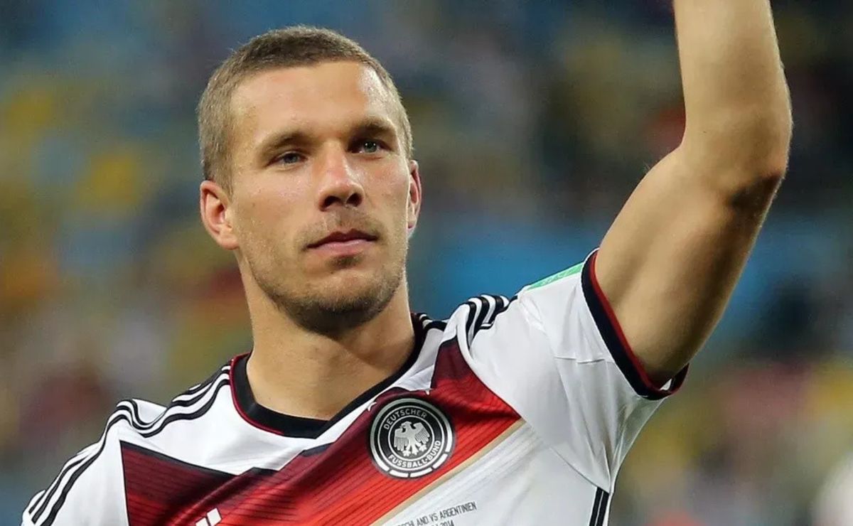 Podolski ‘enlouquece’ com título do Flamengo contra o Palmeiras: “Agora somos tetracampeão”