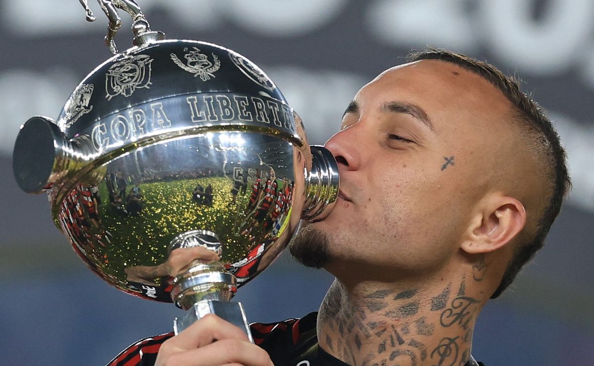 Torcida do Grêmio aprova possível retorno de Everton Cebolinha para 2026