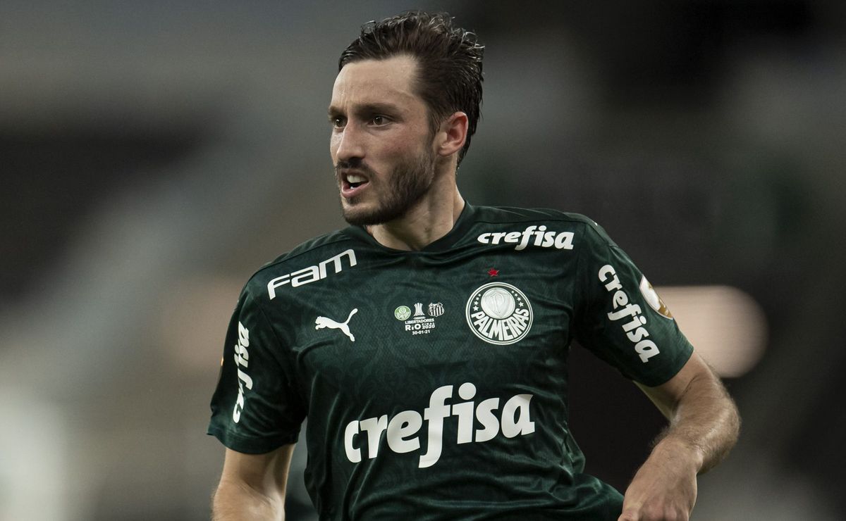 Matías Viña decide provocar Palmeiras na festa do Flamengo: Não tem Mundial”