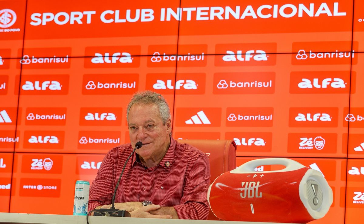 Abel Braga recebe apoio polêmico de Patrick, que pertence ao Santos, adversário direto do Internacional