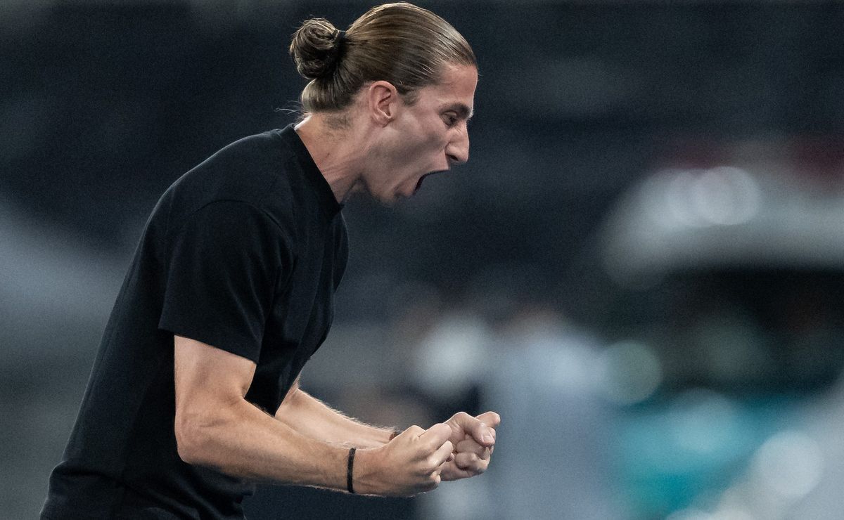 Em apenas um ano de Flamengo, Filipe Luís está próximo de igualar marca de Abel Ferreira no Palmeiras e agita a Nação