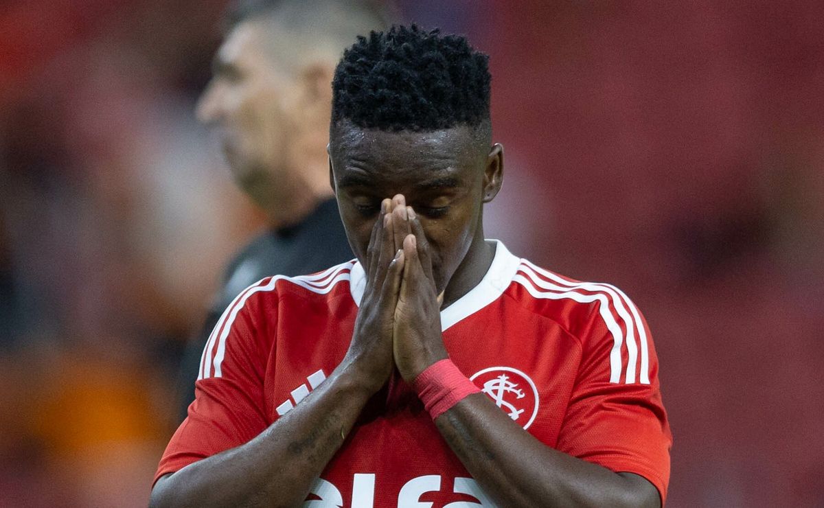 Atitude de Carbonero irrita Internacional e jogador vira dúvida na reta final do Brasileirão