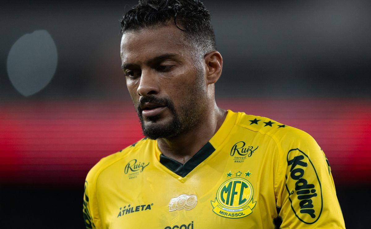 Reinaldo vira ‘dor de cabeça’ no Mirassol e tem presença incerta contra Vasco; veja os desfalques