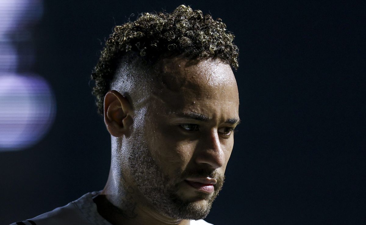 Neymar é preservado de treino no Santos e preocupa para duelo decisivo contra o Juventude
