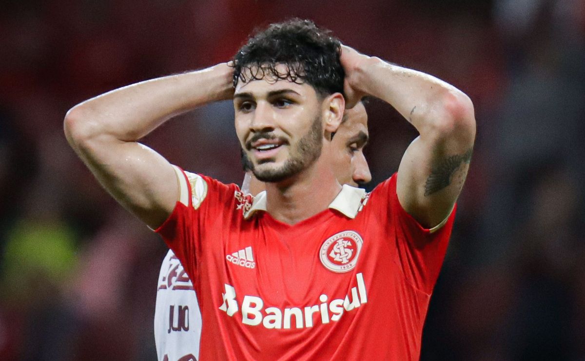 Johnny Cardoso manda apoio ao Internacional em momento de alerta na temporada: “Estou na torcida”
