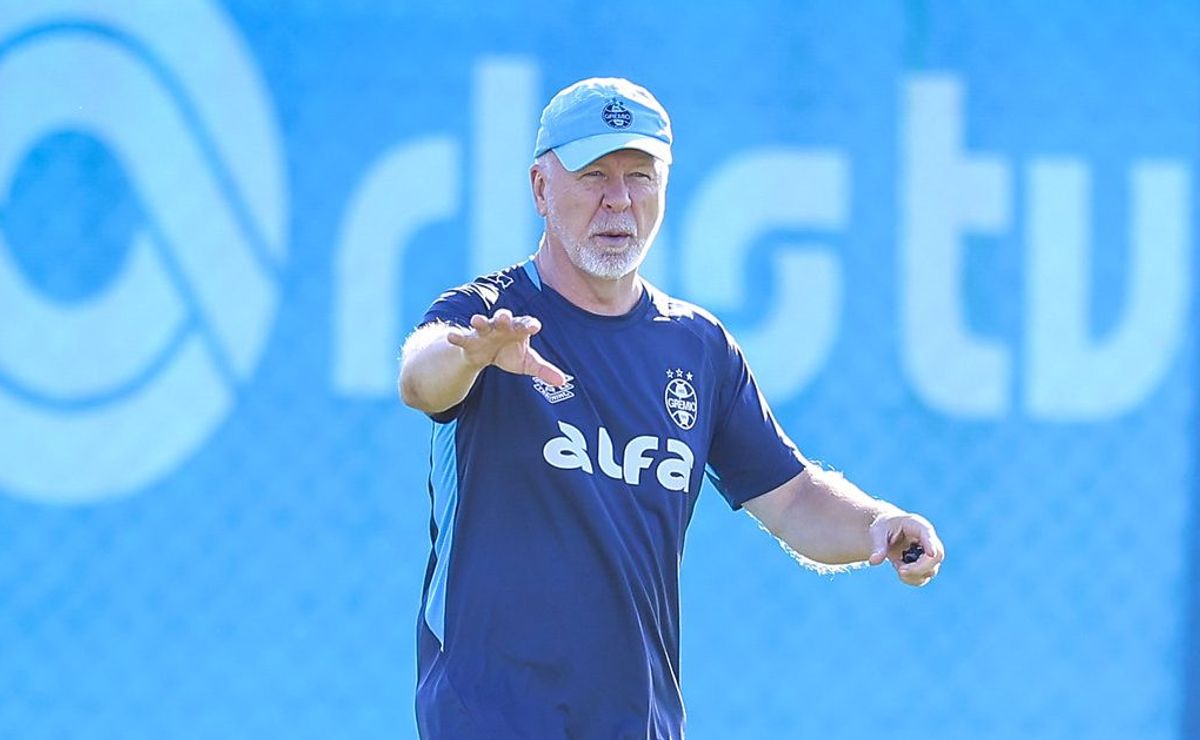 Mano Menezes ganha reforço inesperado de Marlon e Kannemann após punição ser suspensa no STJD