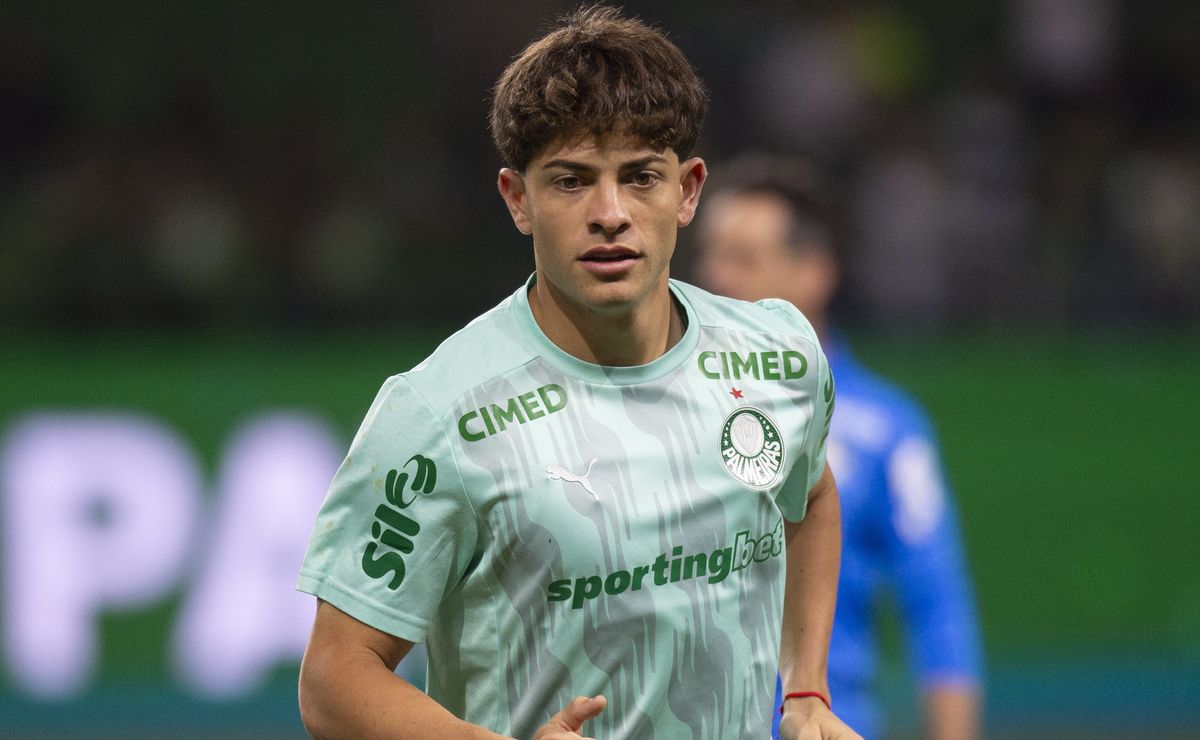 Palmeiras começa a mexer no elenco, topa negociar dois nomes e planeja saídas de Giay e Micael