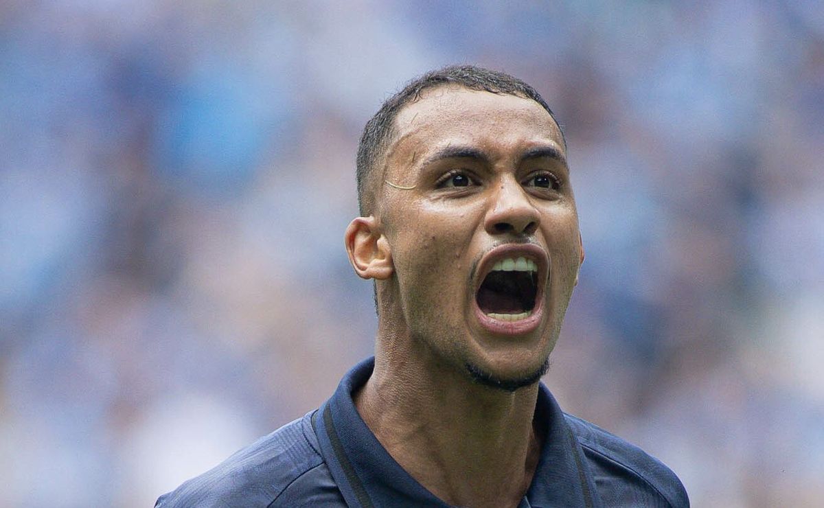 Odorico Roman prepara 1ª saída e Grêmio tem proposta para vender André Henrique ao Goztepe-TUR