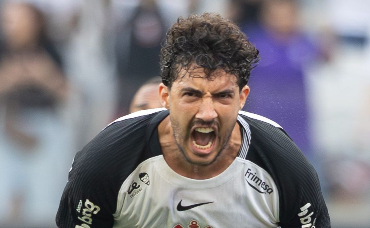 Gustavo Henrique se torna o terceiro zagueiro com mais gols pelo Corinthians na década