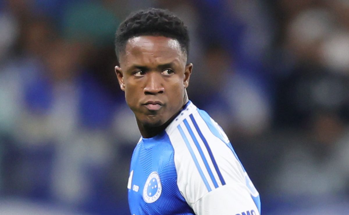 Leonardo Jardim toma decisão sobre Sinisterra e colombiano será titular em Cruzeiro x Botafogo