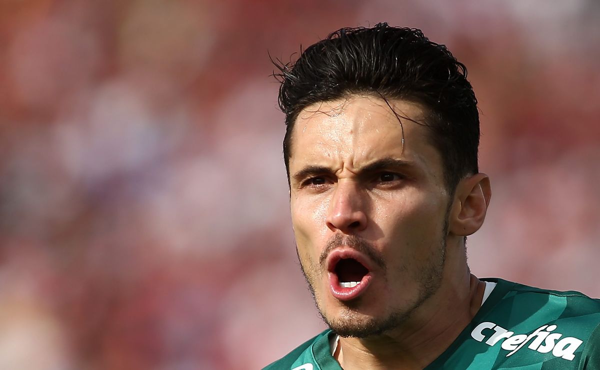 Raphael Veiga vive sua pior temporada no Palmeiras desde a chegada de Abel Ferreira