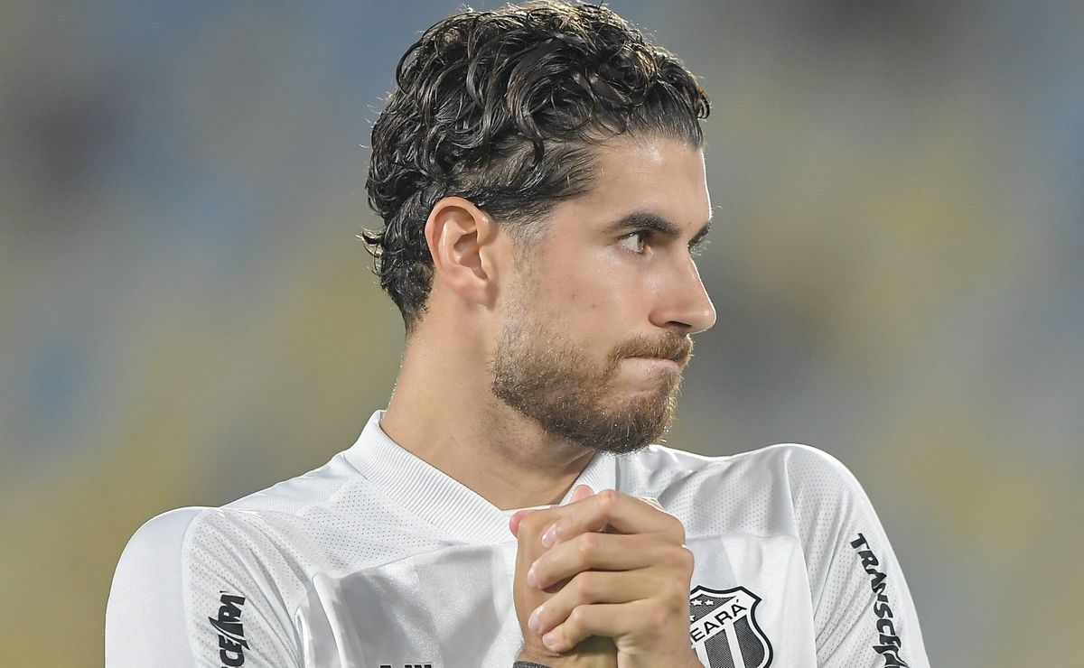 Ceará aposta na força e no faro de gol de Pedro Raul para surpreender o líder Flamengo