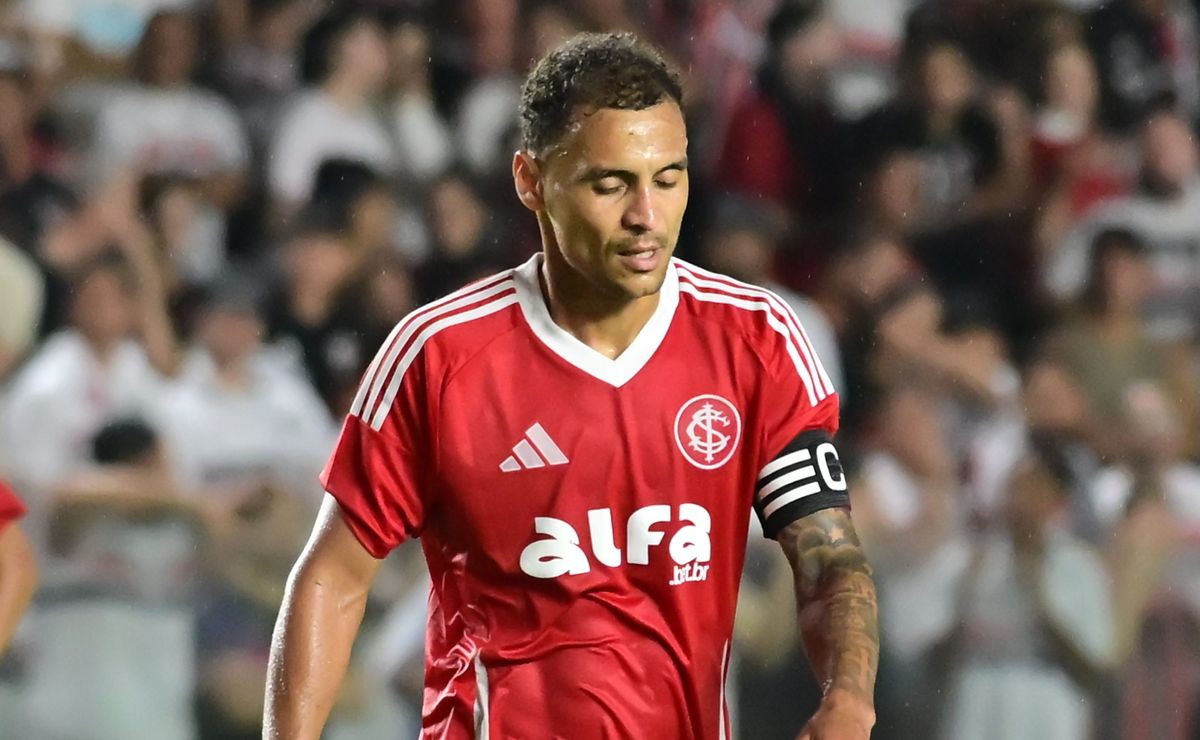 Internacional perde para o São Paulo e segue ameaçado de rebaixamento no Brasileirão