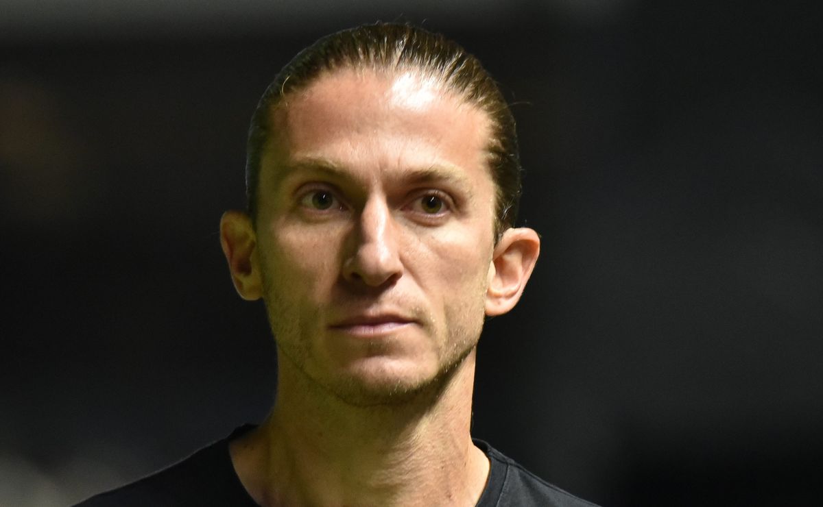 Filipe Luís faz revelação sobre renovação após título do Brasileirão: “Só um fenômeno para achar”