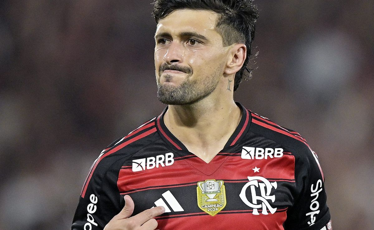 Arrascaeta detalha bronca inusitada de Filipe Luís ao expor comando enérgico do treinador: “já estava morto”