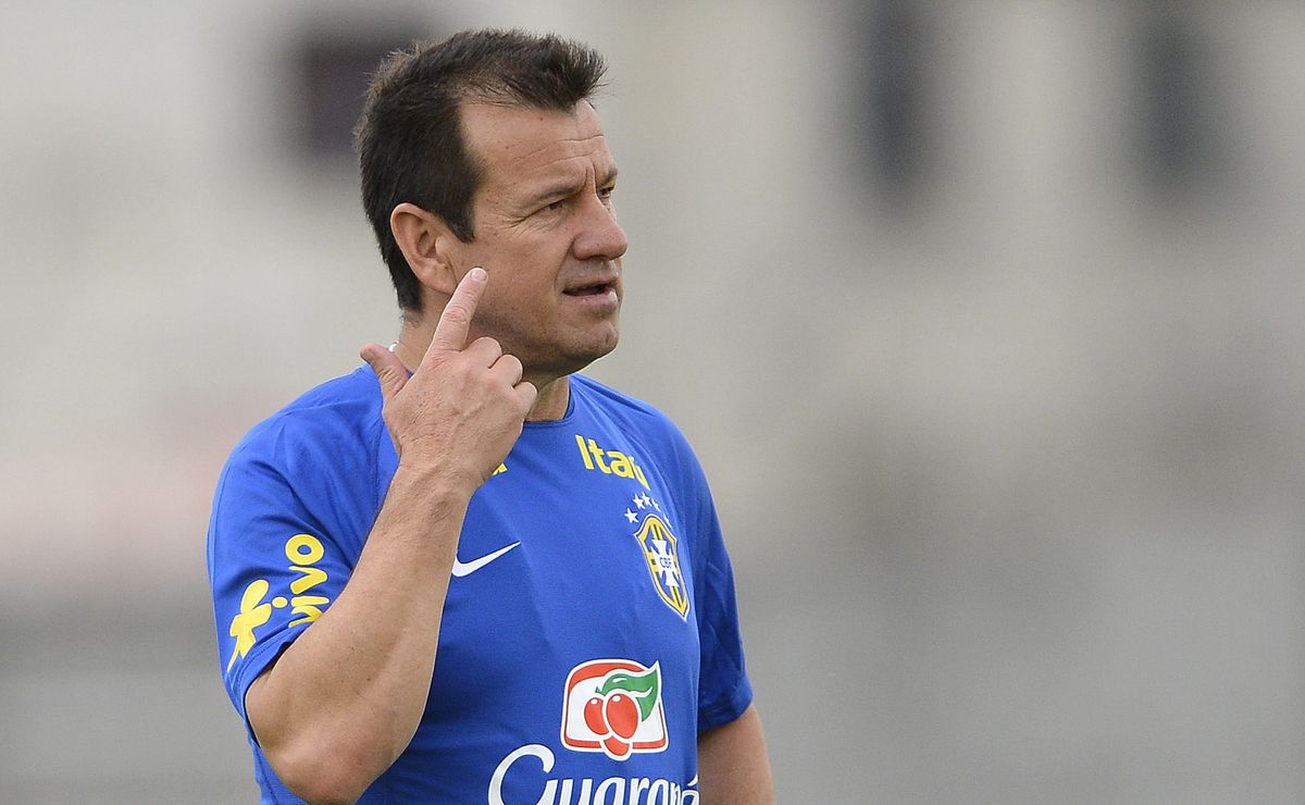 Dunga confia em mística para o Brasil ser campeão mundial: “Exatamente como aconteceu em 1994” 